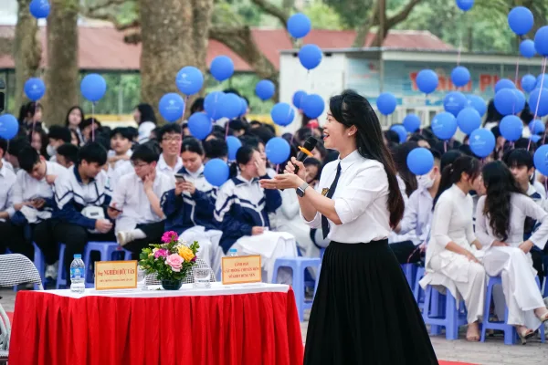 TƯNG BỪNG NGÀY HỘI HƯỚNG NGHIỆP - TUYỂN SINH “XU HƯỚNG NGÀNH NGHỀ TRONG TƯƠNG LAI” CỦA TRƯỜNG ĐẠI HỌC HÒA BÌNH TẠI CỤM TRƯỜNG THPT YÊN MỸ - HƯNG YÊN