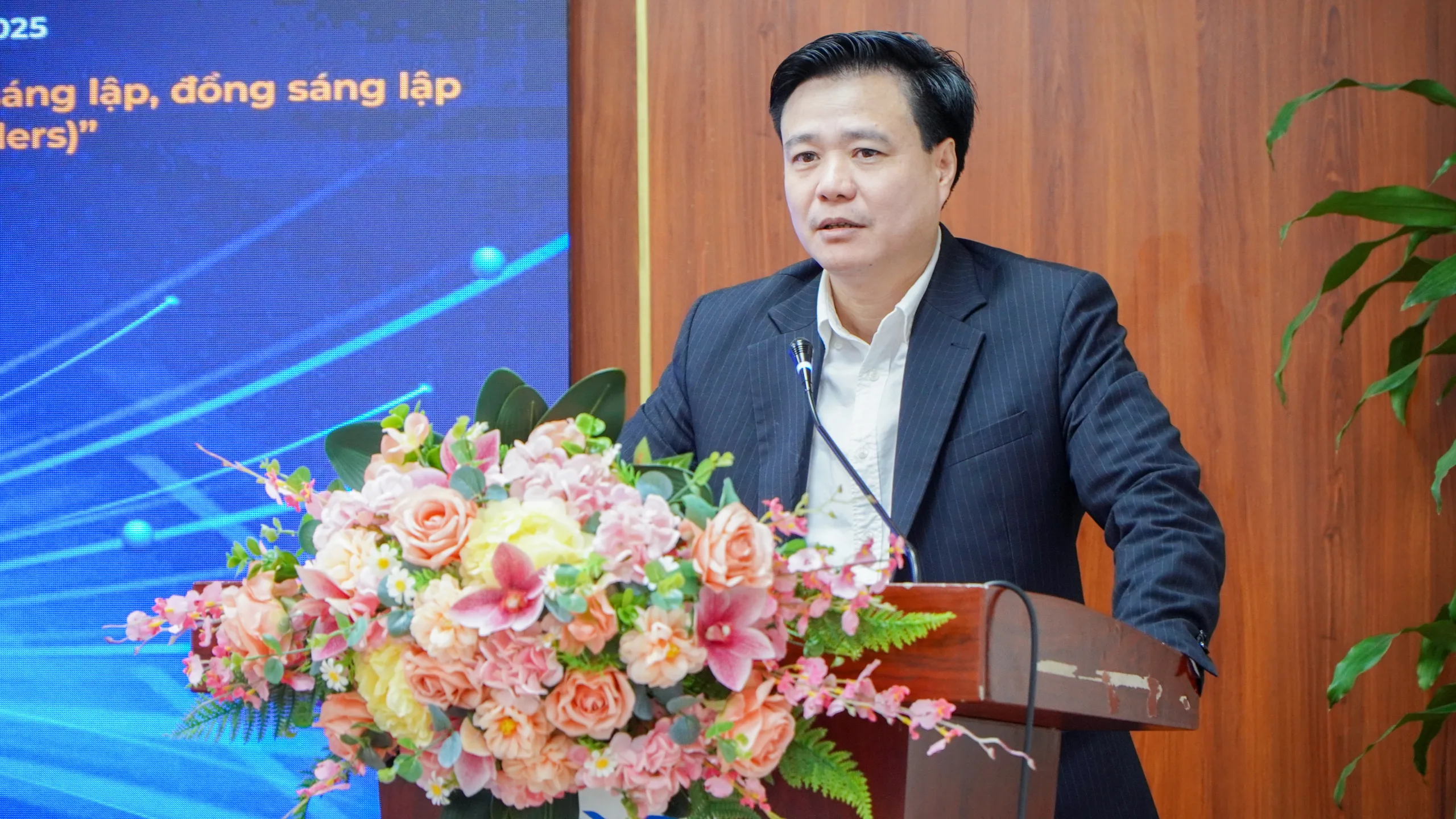 TS. Đàm Quang Thắng - Chủ tịch Hội đồng Cố vấn Khởi nghiệp sáng tạo Quốc gia phát biểu tại Lễ Khai giảng khóa đào tạo
